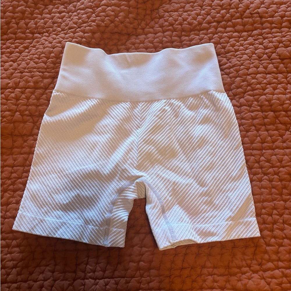 Light purple ribbed high-waisted biker shorts